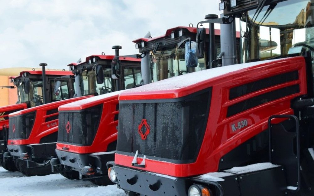 В линейке тракторов КИРОВЕЦ К-5 пополнение: новые модели стали быстрее и мощнее